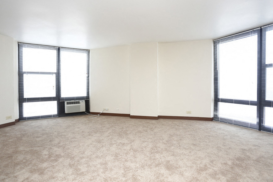 Apartment Living Area at 4700 Lake Park Apartments